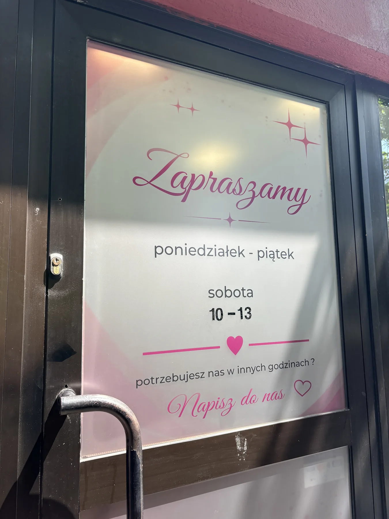 Detal grafiki na witrynie